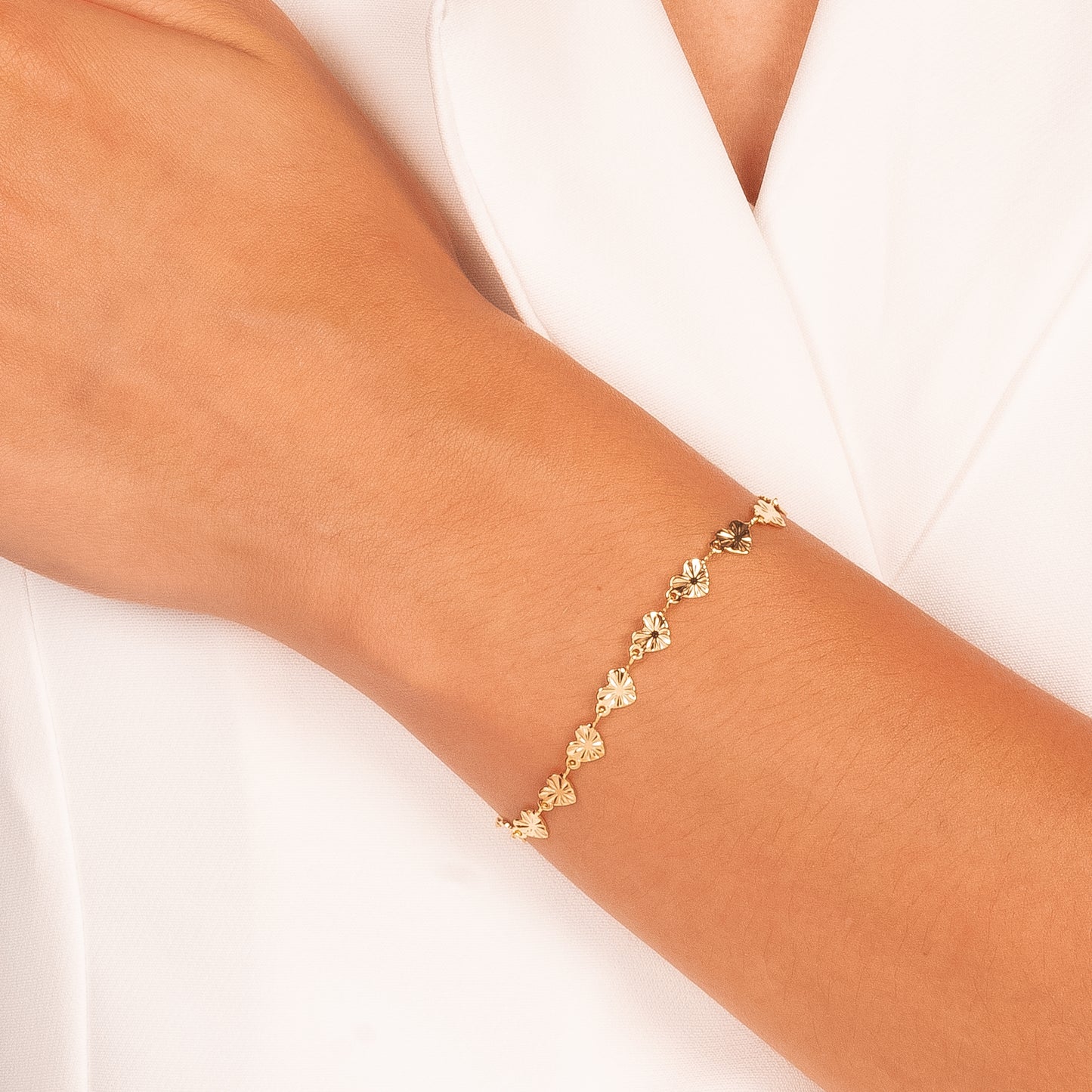 Detailed heart bracelet