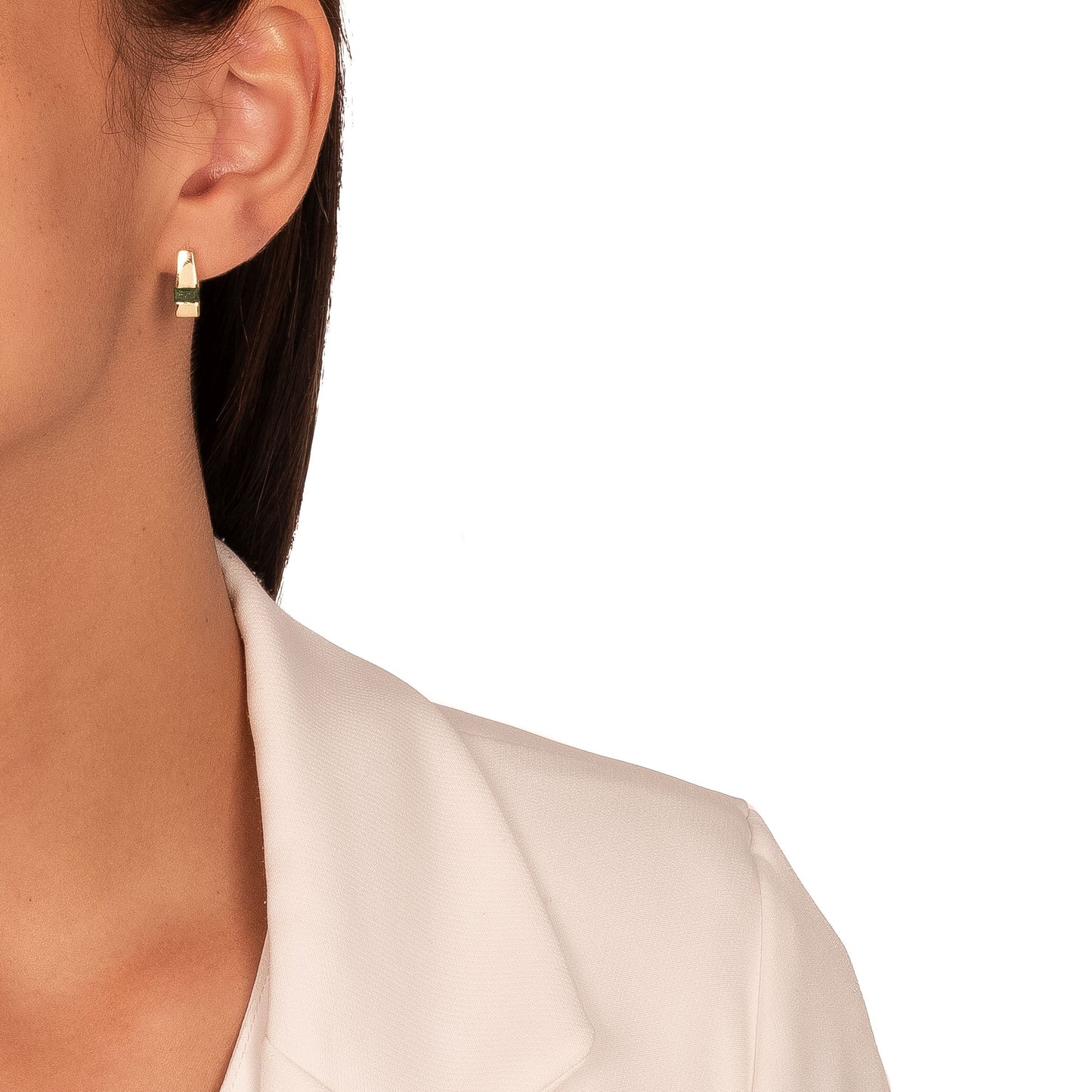 Square hoop with emerald stone