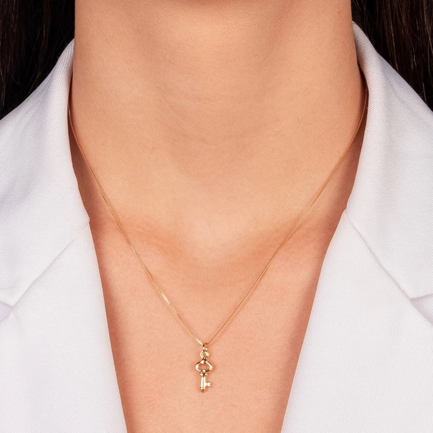 Key pendant necklace